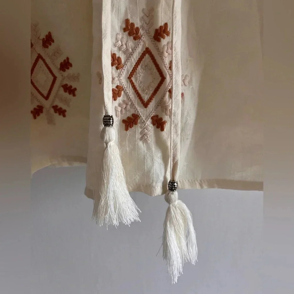 Miss Me Shirt Blouse Women Size Small Ivory Embroidered Boho, Western, Peasant - Picture 4 of 5